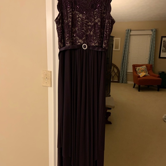 Long formal dress, size 10 - Picture 2 of 5